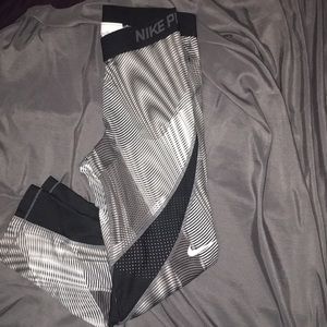 Women Capri Nike Leggings